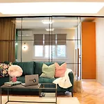 Stylish And Quiet Apt With Balcony